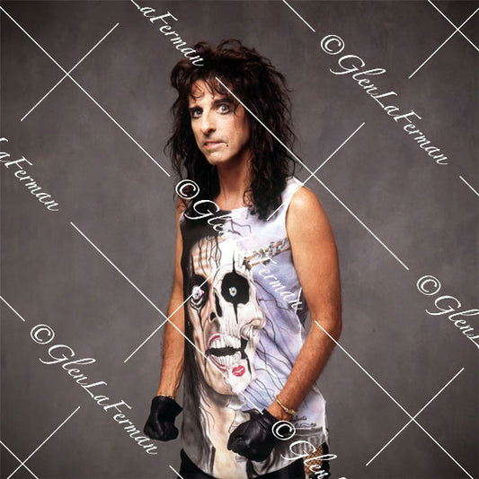 Alice Cooper wearing black gloves&nbsp;