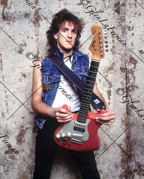 Vivian Campbell with red Fender